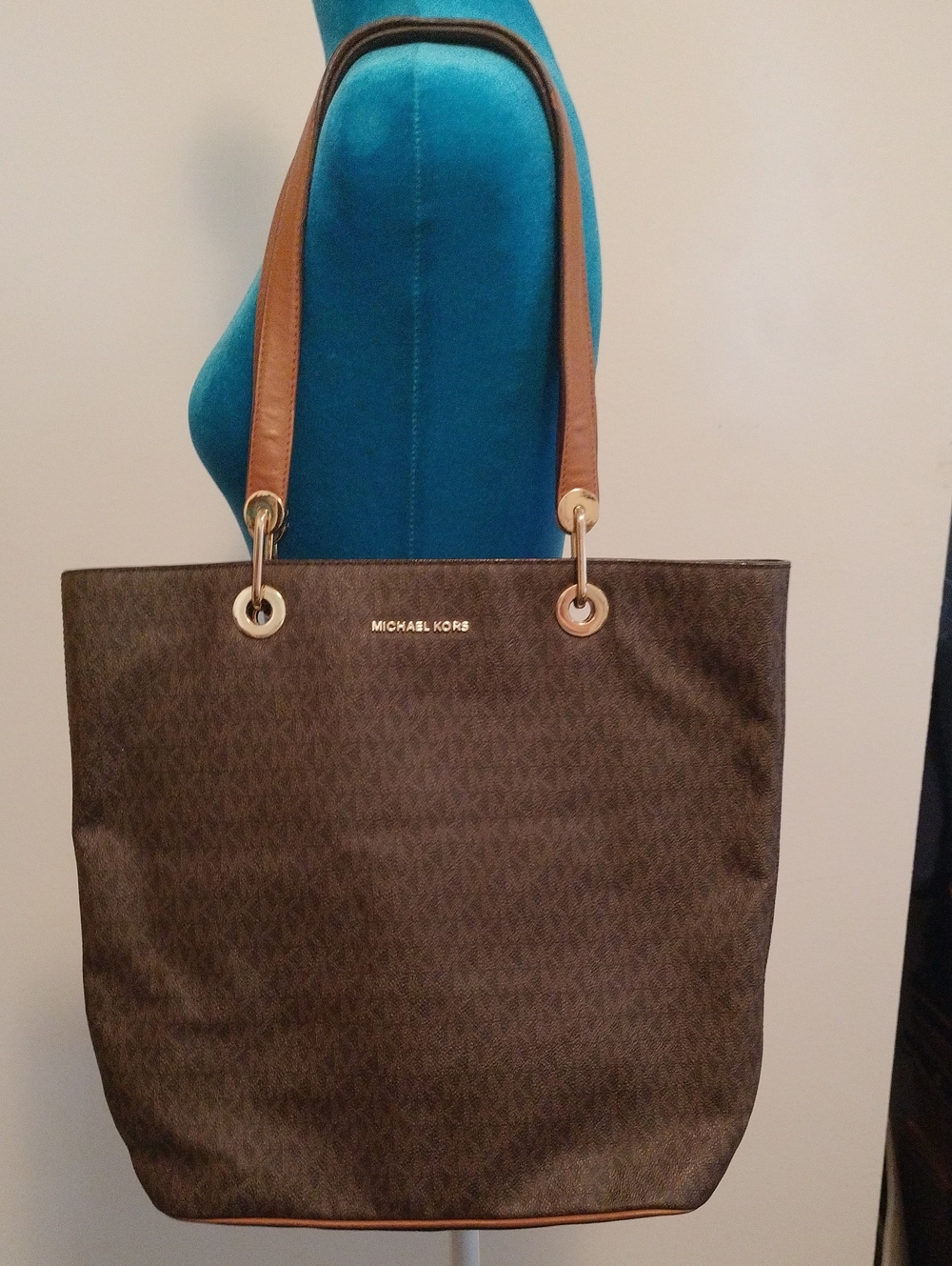 Michael Kors Brown Logo Jet Set Tote. Very Good Condition. Used once or twice.